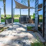 Chalé 86, Bed & Outdoor Wellness - Sauna, Hottub, Icebath & Outdoor Shower Included! *