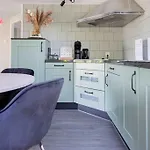 86, Bed & Outdoor Wellness - Sauna, Hottub, Icebath & Outdoor Shower Included! *