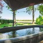 Chalé 86, Bed & Outdoor Wellness - Sauna, Hottub, Icebath & Outdoor Shower Included!