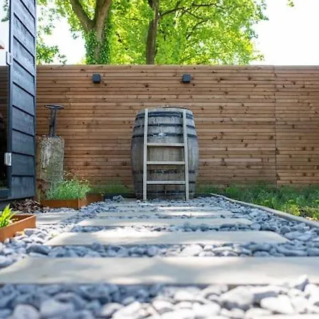 86, Bed & Outdoor Wellness - Sauna, Hottub, Icebath & Outdoor Shower Included! Oisterwijk