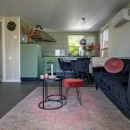 86, Bed & Outdoor Wellness - Sauna, Hottub, Icebath & Outdoor Shower Included! Chalet