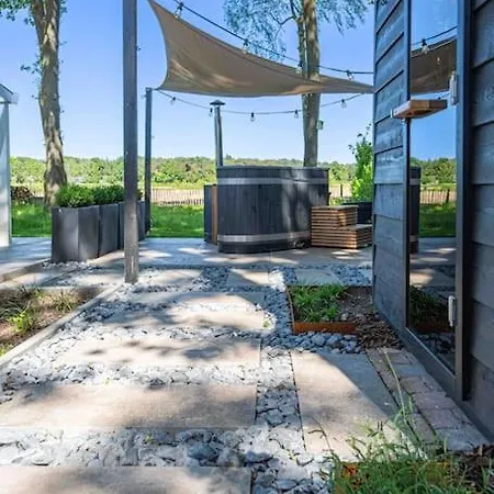 Chalet 86, Bed & Outdoor Wellness - Sauna, Hottub, Icebath & Outdoor Shower Included! *