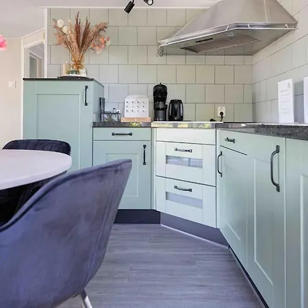 86, Bed & Outdoor Wellness - Sauna, Hottub, Icebath & Outdoor Shower Included! *