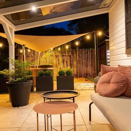 86, Bed & Outdoor Wellness - Sauna, Hottub, Icebath & Outdoor Shower Included!