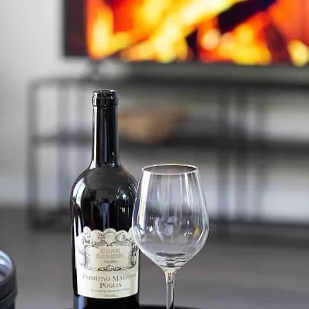 Chalet 86, Bed & Outdoor Wellness - Sauna, Hottub, Icebath & Outdoor Shower Included! Oisterwijk