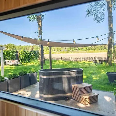 86, Bed & Outdoor Wellness - Sauna, Hottub, Icebath & Outdoor Shower Included! * Oisterwijk