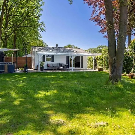 Chalet 86, Bed & Outdoor Wellness - Sauna, Hottub, Icebath & Outdoor Shower Included! *