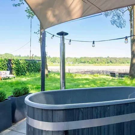 86, Bed & Outdoor Wellness - Sauna, Hottub, Icebath & Outdoor Shower Included! * Oisterwijk