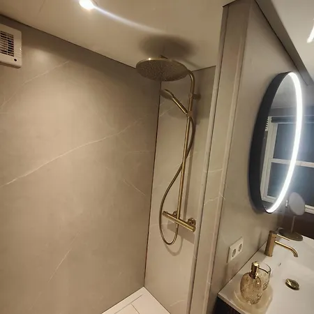 86, Bed & Outdoor Wellness - Sauna, Hottub, Icebath & Outdoor Shower Included! Chalet