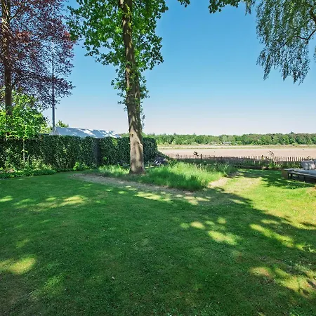 Chalet 86, Bed & Outdoor Wellness - Sauna, Hottub, Icebath & Outdoor Shower Included! Oisterwijk