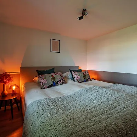 86, Bed & Outdoor Wellness - Sauna, Hottub, Icebath & Outdoor Shower Included! Oisterwijk
