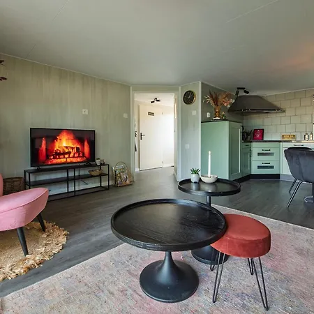 86, Bed & Outdoor Wellness - Sauna, Hottub, Icebath & Outdoor Shower Included! Chalet Oisterwijk