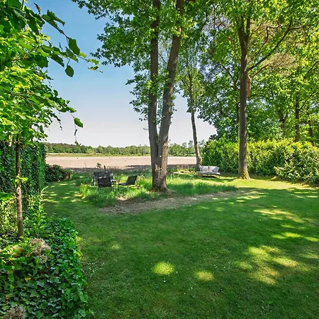 Chalet 86, Bed & Outdoor Wellness - Sauna, Hottub, Icebath & Outdoor Shower Included! Oisterwijk