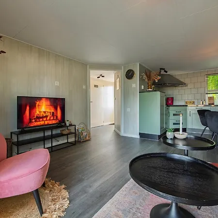 86, Bed & Outdoor Wellness - Sauna, Hottub, Icebath & Outdoor Shower Included! * Oisterwijk