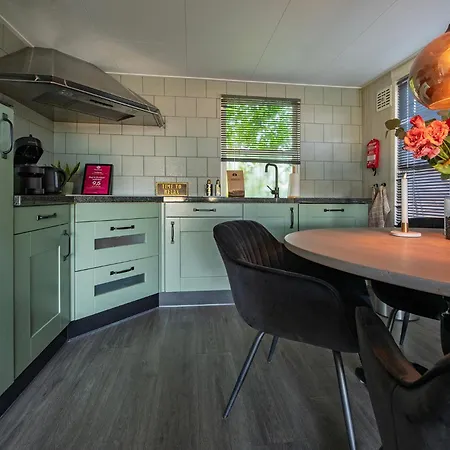 86, Bed & Outdoor Wellness - Sauna, Hottub, Icebath & Outdoor Shower Included!