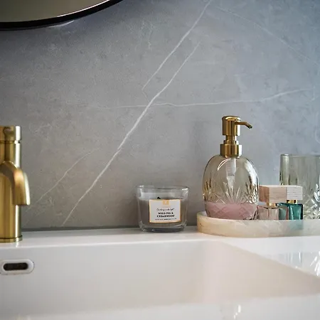 86, Bed & Outdoor Wellness - Sauna, Hottub, Icebath & Outdoor Shower Included! Chalet *