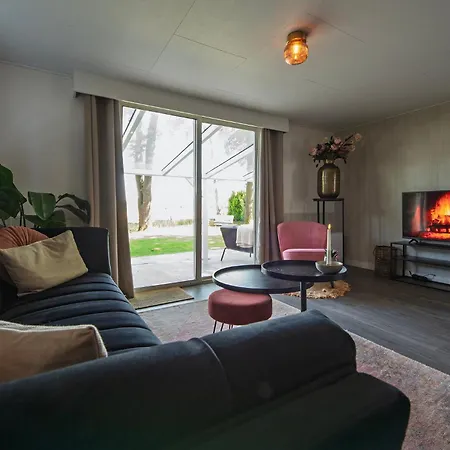 86, Bed & Outdoor Wellness - Sauna, Hottub, Icebath & Outdoor Shower Included! Oisterwijk