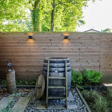 86, Bed & Outdoor Wellness - Sauna, Hottub, Icebath & Outdoor Shower Included!