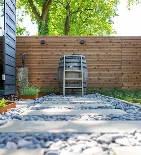 86, Bed&outdoor Wellness - Sauna, Hottub, Icebath&outdoor Shower Included! Oisterwijk