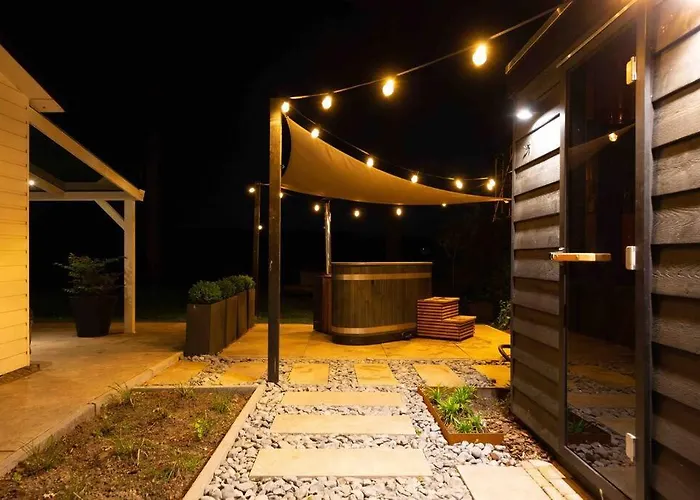 86, Bed & Outdoor Wellness - Sauna, Hottub, Icebath & Outdoor Shower Included! Alpesi faház *