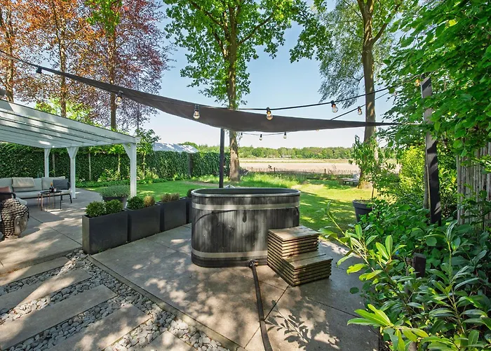86, Bed & Outdoor Wellness - Sauna, Hottub, Icebath & Outdoor Shower Included! Oisterwijk