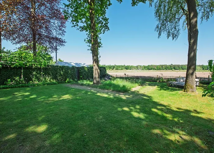 Alpesi faház 86, Bed & Outdoor Wellness - Sauna, Hottub, Icebath & Outdoor Shower Included! Oisterwijk