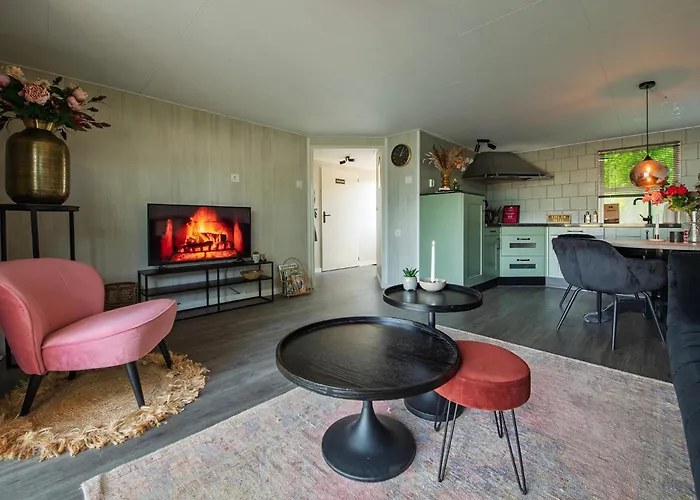 86, Bed&outdoor Wellness - Sauna, Hottub, Icebath&outdoor Shower Included! Chalet Oisterwijk