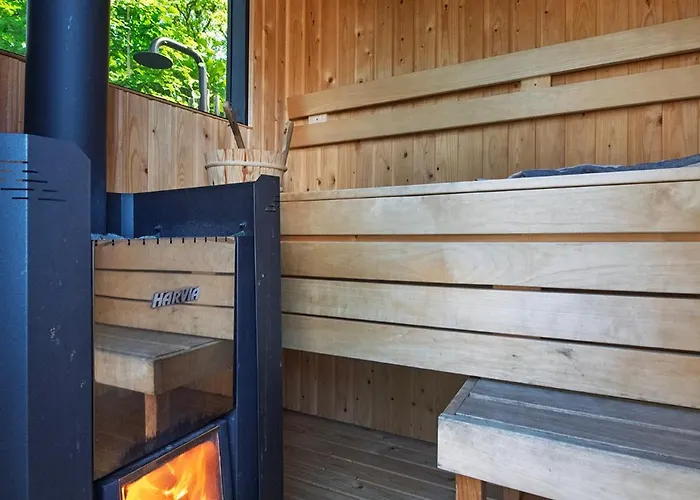 86, Bed & Outdoor Wellness - Sauna, Hottub, Icebath & Outdoor Shower Included! Alpesi faház Oisterwijk