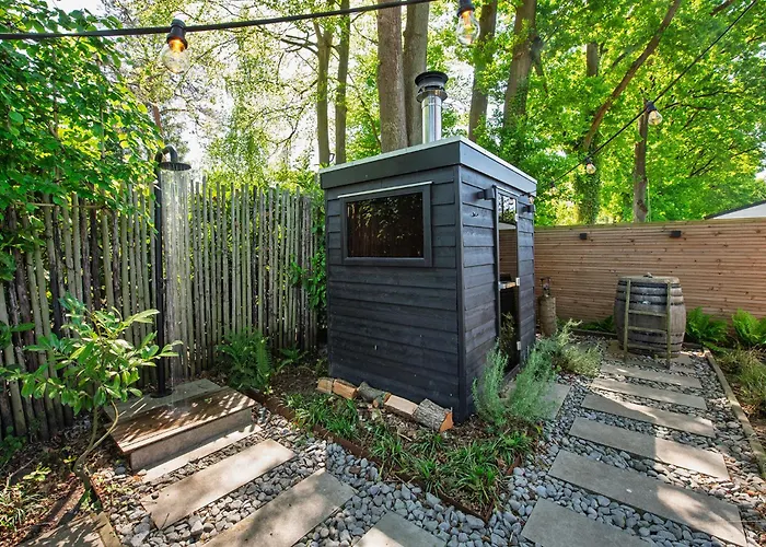 86, Bed & Outdoor Wellness - Sauna, Hottub, Icebath & Outdoor Shower Included! *