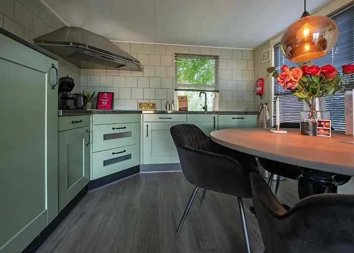 86, Bed & Outdoor Wellness - Sauna, Hottub, Icebath & Outdoor Shower Included!