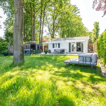 86, Bed & Outdoor Wellness - Sauna, Hottub, Icebath & Outdoor Shower Included! Oisterwijk