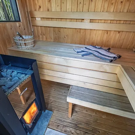 86, Bed & Outdoor Wellness - Sauna, Hottub, Icebath & Outdoor Shower Included! *