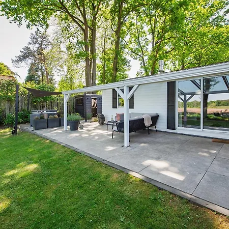 86, Bed & Outdoor Wellness - Sauna, Hottub, Icebath & Outdoor Shower Included! *
