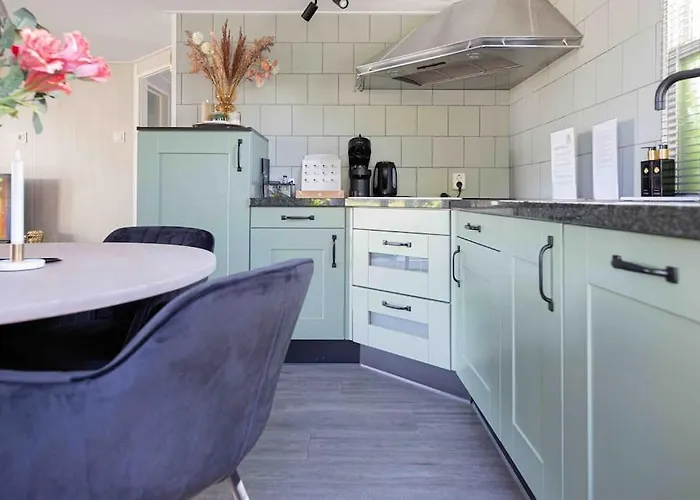 86, Bed & Outdoor Wellness - Sauna, Hottub, Icebath & Outdoor Shower Included! *