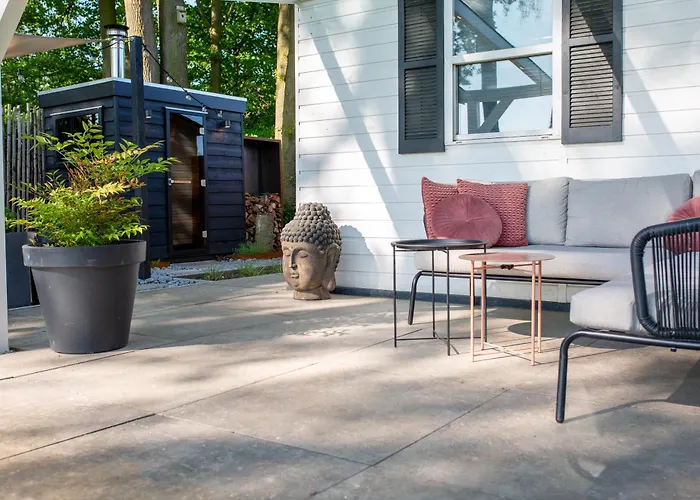 86, Bed & Outdoor Wellness - Sauna, Hottub, Icebath & Outdoor Shower Included! *