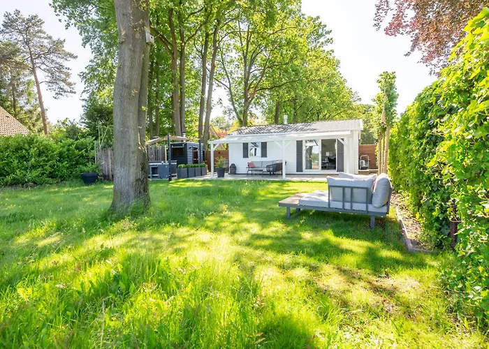 86, Bed & Outdoor Wellness - Sauna, Hottub, Icebath & Outdoor Shower Included! Oisterwijk