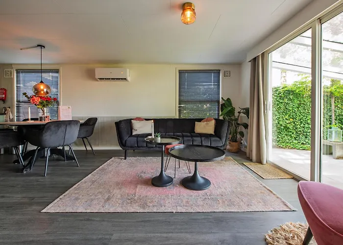 86, Bed & Outdoor Wellness - Sauna, Hottub, Icebath & Outdoor Shower Included!